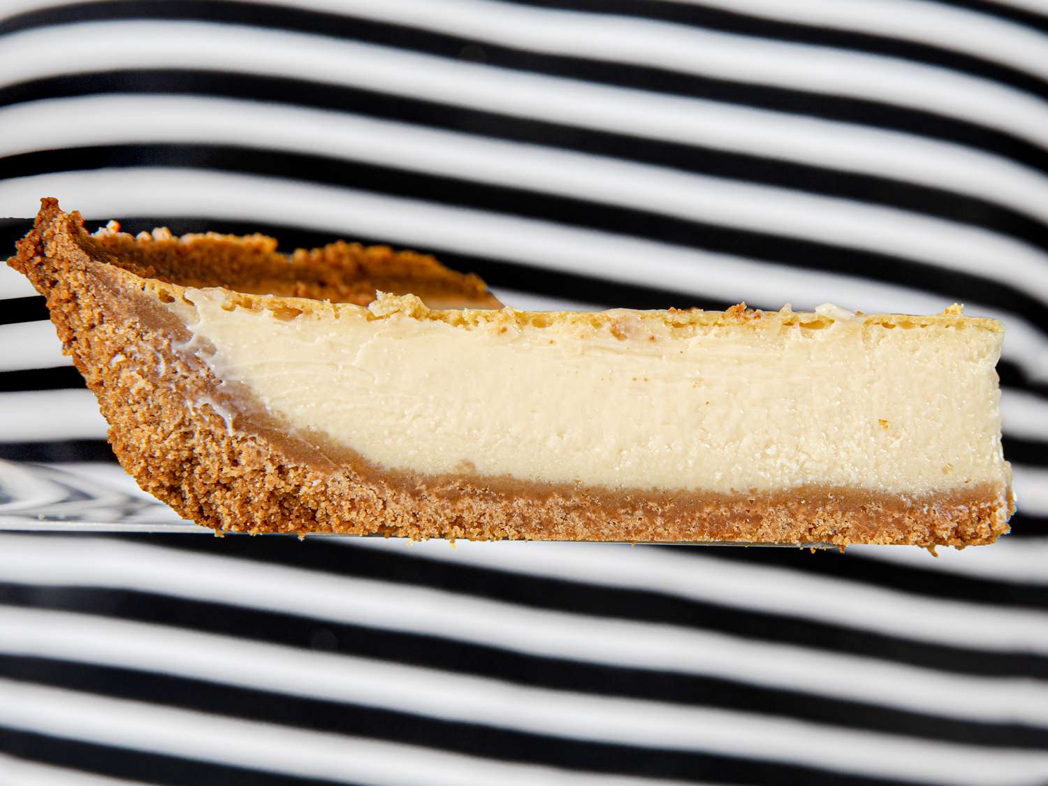 Side view of a slice of pays de queso