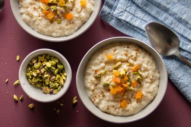 香草国际扶轮ce pudding in two bowls topped with dried apricots and pistachios