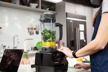 用Vitamix 5200搅拌机搅拌的冰沙